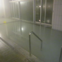 内風呂（男湯）の様子