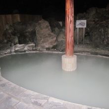 露天風呂（男湯）の様子