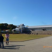 城内は、凧揚げ大会ができるほどただの広場です。