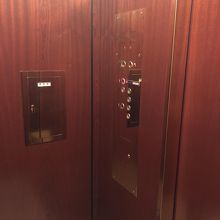 ウッディなエレベーター
