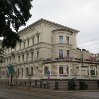 トラム停留所がすぐ近く。