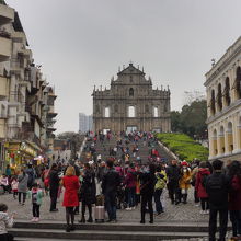 夕方は地面が見える…昼間は人しか見えなかったのに・・・・
