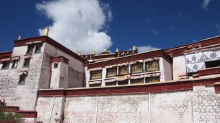 ガンデン ゴンパ (甘丹寺)