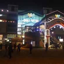 ワールドポーターズ外観