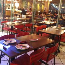 全面ガラス張り