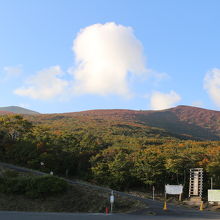 いわかがみ平の駐車場から見た栗駒山