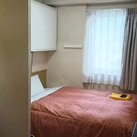 ベッド上の壁がシングルベッドになります。