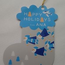 荷物を引き取ろうとすると、かわいらしいタグもついていました。