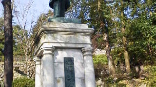 追手門と天守閣が同じアングルから眺められ、見応えがありました。