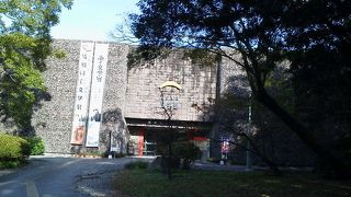 石造りの建築物でどっしりとした感じを受けました。