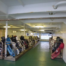 ゴルフバッグ置き場