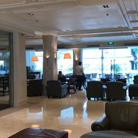 広々としたロビー