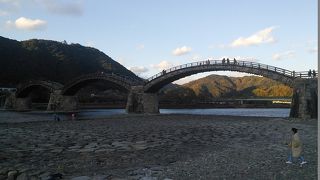 美しい五連アーチの木造橋は見ごたえ十分