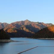 矢木沢ダムによってできた人造湖。