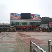 黄山駅の目の前