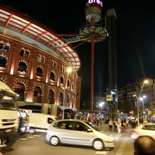 食事は近くの『アレナス』へ。