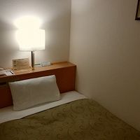 ベッド狭目です