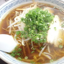 列車の待ち時間を利用して、ふーちゃんラーメンで夕食。