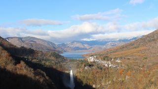 華厳の滝と中禅寺湖の眺めがすばらしい