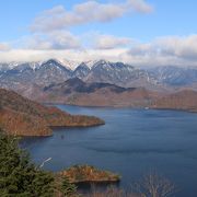 男体山と中禅寺湖の眺めがきれいですが、視界を木が少し遮る感じが残念