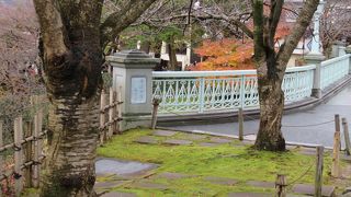 金沢城と兼六園を結びます