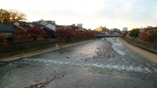 金沢　「浅野川」　街中を清らかに流れる川