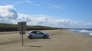 固く締まった砂浜