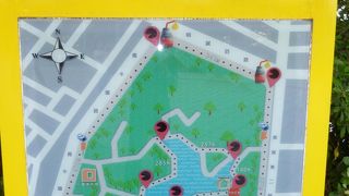 公園内に高雄市立美術館が有ります