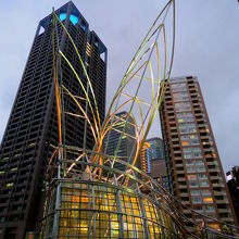 国立国際美術館