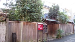 静かな住宅地にある極普通の住宅です