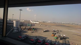 落ち着いた雰囲気ですが、すこしだけでも軽食がほしいです。