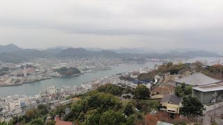 ロープウェイ山頂駅から少し歩きます