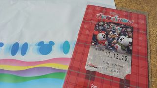 各駅のデコレーションを見るのも楽しみのひとつです。