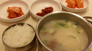 国鉄ソウル駅の向かいにある食堂街はさっと食べられて便利