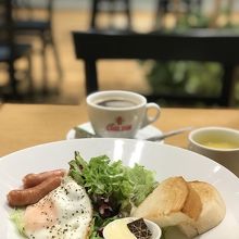 ソフトフランスパンはベーカリーハカタのやつです