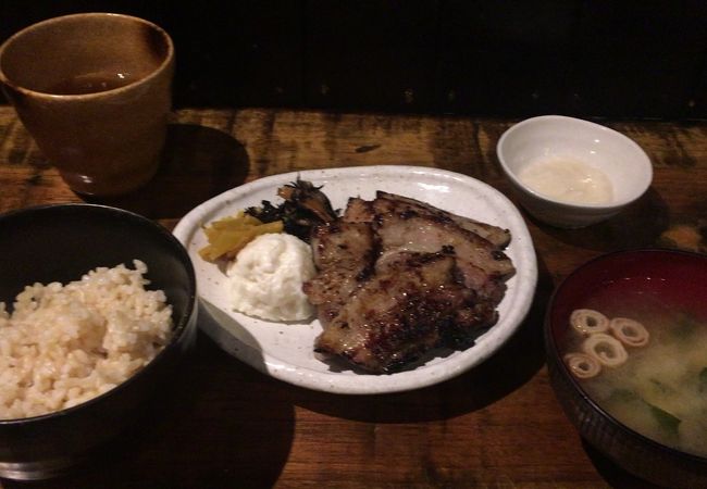 隠れ家的なお店「炭火焼き創作居酒屋ぼうず」～田町～