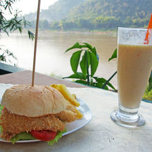 メコンフィッシュバーガー