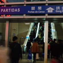 まずこのエレベーターを登って行きます、この先撮影禁止！