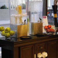 フロントには水が置かれていました