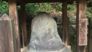 マリア地蔵尊が鎮座されています。