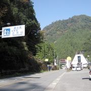 トンネルとトンネルの間にあるような奈良山間の道の駅