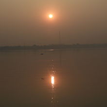 ガンジス川の日の出（6時50分）