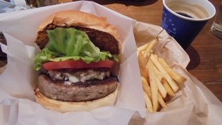 本格ハンバーガーが食べられる（ワンズドライブ 新丸ノ内ビル店）