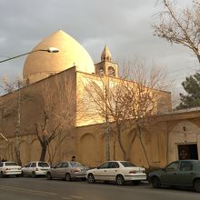 モスクの影響を受けたアルメニア教会