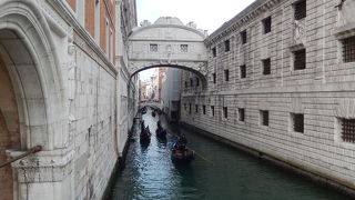 写真スポットは混み混み