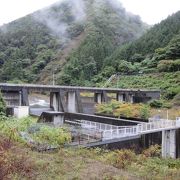 道平川ダムを親分とした取水ダム群の中ではリーダー格、相沢川の水を取水し地下導水路を経て道平川ダム（荒船湖）に注がれます