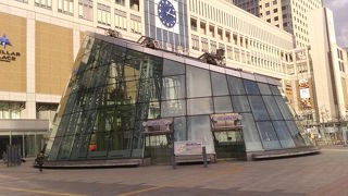 カジュアルな駅前地下街