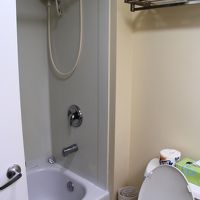 左上の機械が電気湯沸かし器