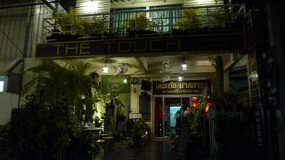 夜10時過ぎだったのに満員だった。