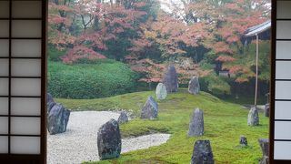 東福寺の近くで、落ち着いて紅葉を味わうことができます